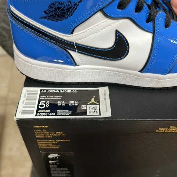 AJ1 signal blue 5.5 GS - Picture 3 of 5